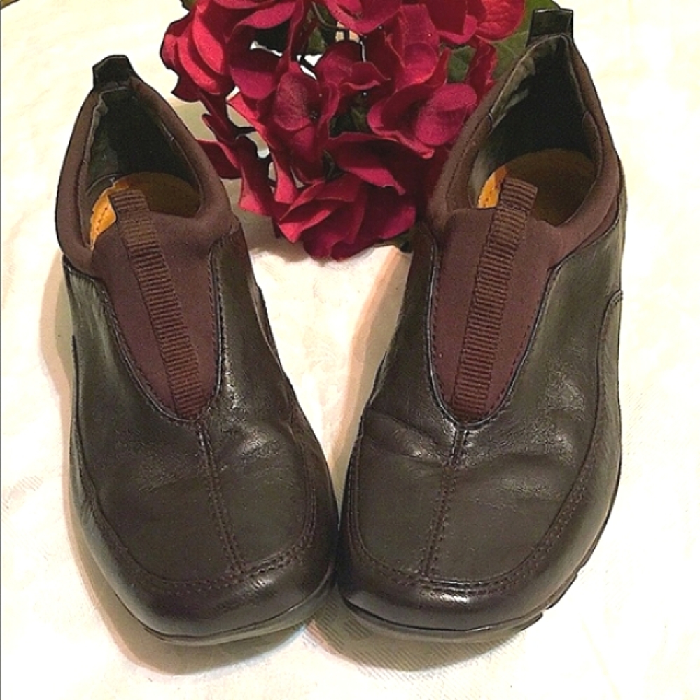 Easy Spirit Chocolate Brown Leather Slip-On (8.5)